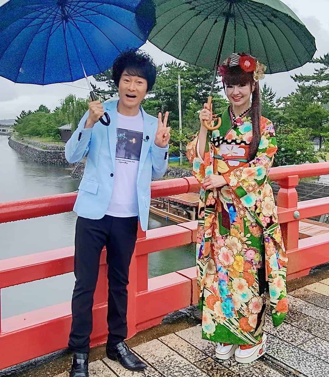 さゆりさんのインスタグラム写真 - (さゆりInstagram)「京都宇治にて💖なんと!もう!お正月です〜🎍🤩🎍紫陽花なのに〰🤣  #京都宇治　といえば! #宇治茶抹茶 #という事で〰🤩 #抹茶色のお着物を〜🤣 #一足早く #海外出身の楽しいメンバーと💖 #お節 食べさせて頂いて💖 #お正月気分です〰🤣 #抹茶料理辰巳屋 さん🥰 #さすがお江戸時代からのお味💖 #美味しゅうございました 〜🥰 #お着物は #いつも52歳に振袖貸して下さる心の広〜い🤣 #takazen梅田店　さんです🥰 #かつみさゆり #匠本舗」6月20日 20時24分 - katsumisayuri_sayuri