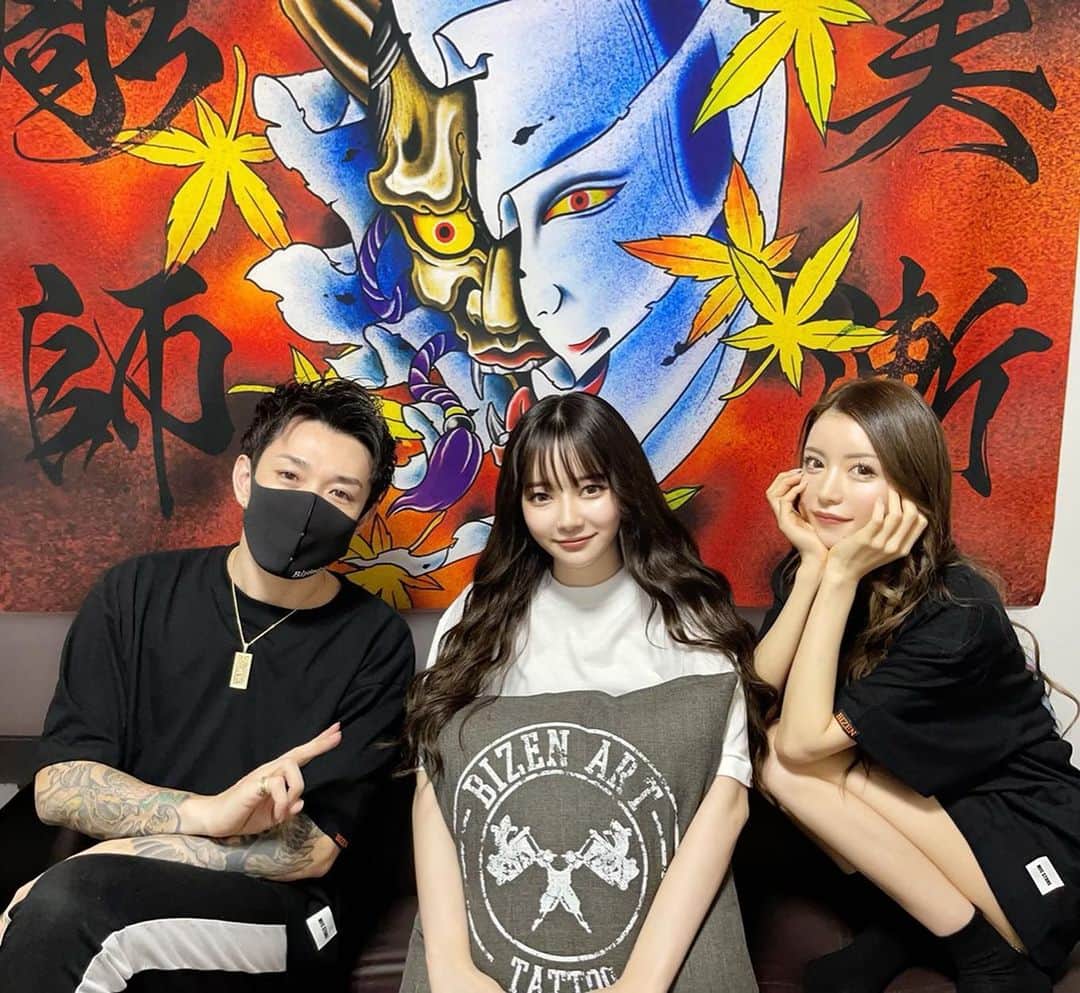 彫師美漸のインスタグラム：「@ichijyo_hibiki  @_000919_ 響ちゃん、ぴょな、ありがと😊✌️ ・ ・ ・ #MFCSTORE #美漸アパレル #刺青 #彫師 #美漸 #彫師美漸 #海老名 #中目黒 #タトゥー #東京タトゥー #tokyo #tattoo #art #fashion #bizenart #bizen #문신　#Bizentattoo  #tattooer #tattooist #tattooartist #tattooart #tattooshop #japanesetattoo」