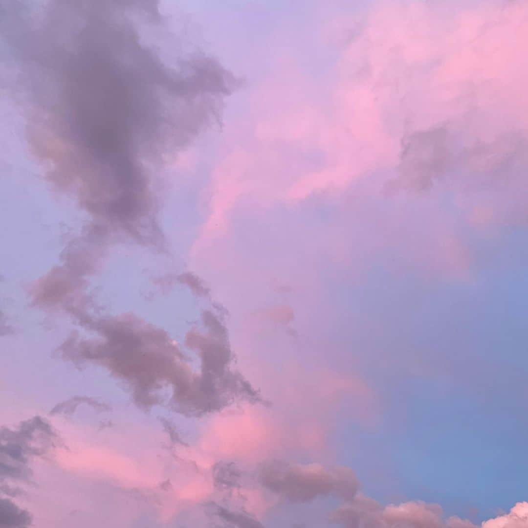 三原勇希さんのインスタグラム写真 - (三原勇希Instagram)「今日の空可愛い💘 ピンクとブルーとグレー 東京を抜け出して、空が広い場所に来てるよ #nonfilterneeded」6月20日 20時39分 - yuukimeehaa