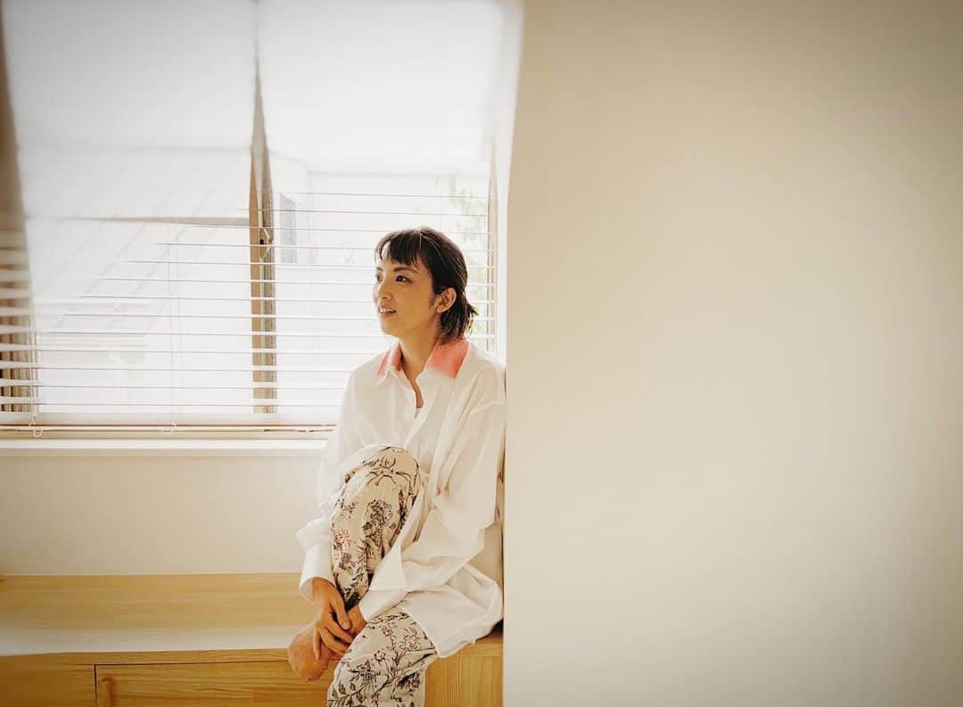 田中麗奈さんのインスタグラム写真 - (田中麗奈Instagram)「のんびり  ゆるーっと  ゆるゆると。  #娘ちゃん寝かせた後 #つぶあん練乳アイスを食べました。 #多分新発売のやつ #美味しかった#夜の至福の時間  #日々の暮らし日々の幸せ」6月20日 23時17分 - renatanaka07