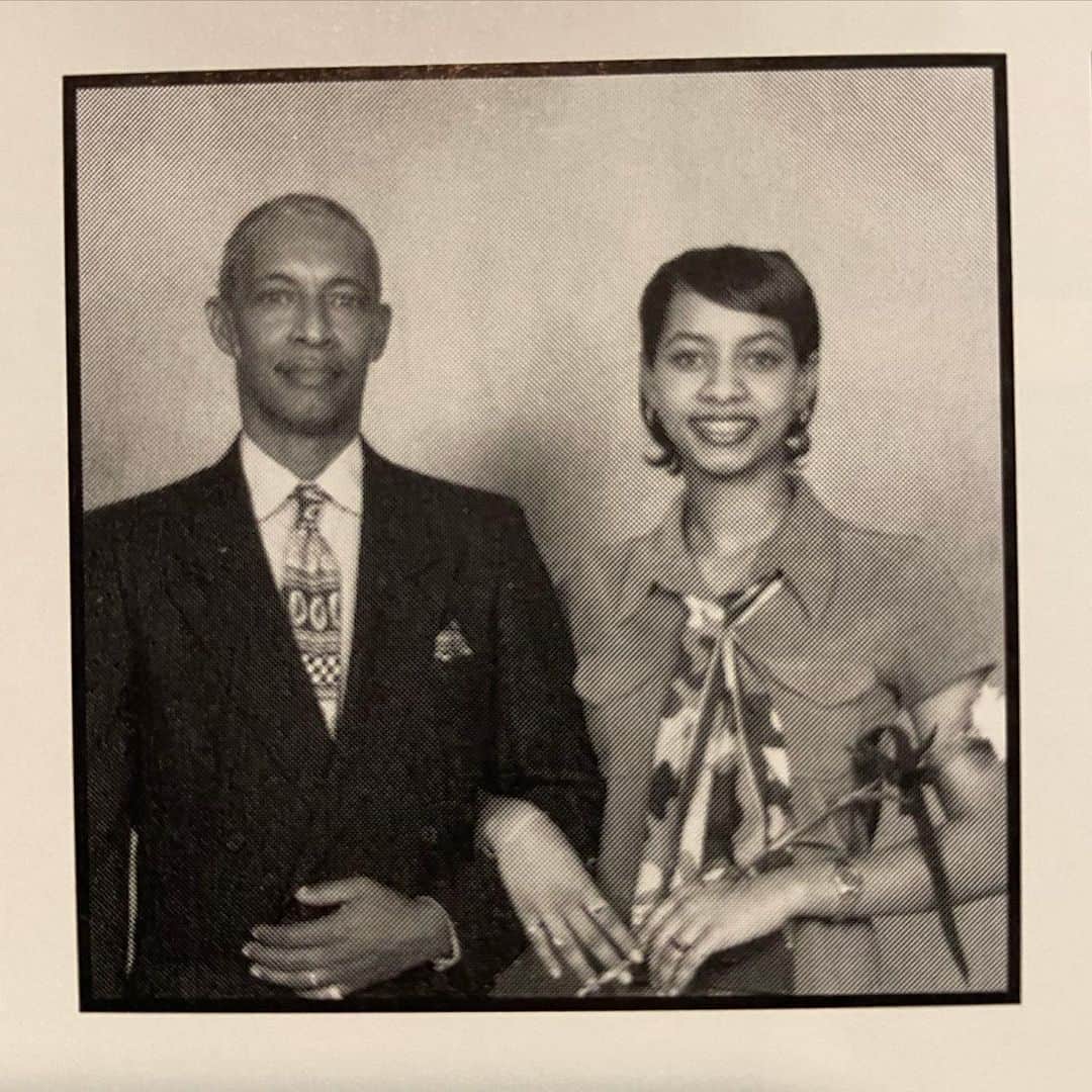 ケリー・ヒルソンのインスタグラム：「The only time Dad looked better than me. 😌😂 Showed me up on my own Homecoming Court pics. To be fair, this was after breaking my nose on the court. Was prolly still swollen 👃🏾😬  Happy Fathers Day, Dad!!! I love & miss youuu 😪❤️」