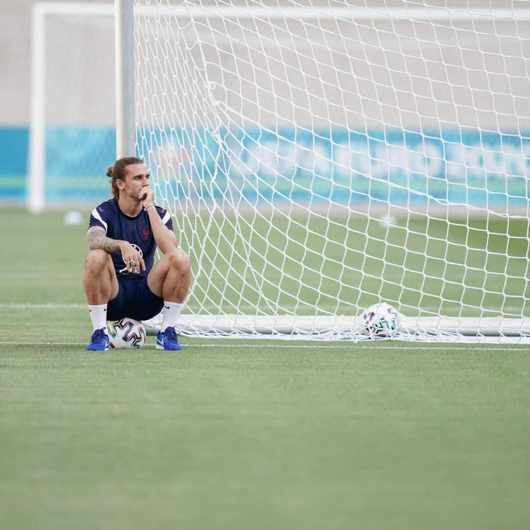 アントワーヌ・グリーズマンさんのインスタグラム写真 - (アントワーヌ・グリーズマンInstagram)「✊🏼」6月21日 4時51分 - antogriezmann