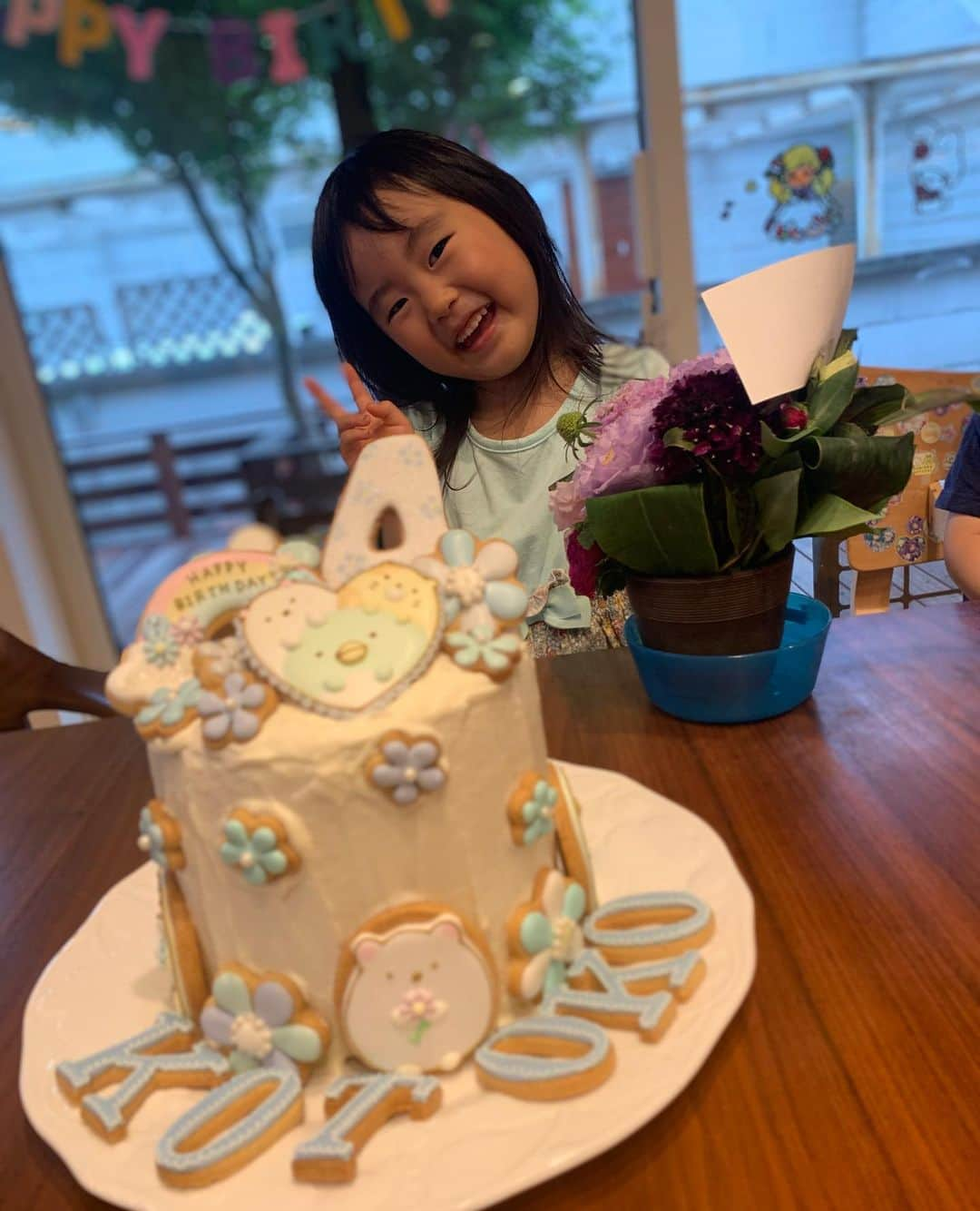 鈴木桂治さんのインスタグラム写真 - (鈴木桂治Instagram)「日曜日は２日遅れの次女の誕生日パーティー ４歳！最近口が悪いけど、可愛い可愛い次女。 ママの手作りケーキでお祝いだ。🤩 #suzukifamily #happybirthday #Second daughter #love」6月21日 5時25分 - gk.kizuna