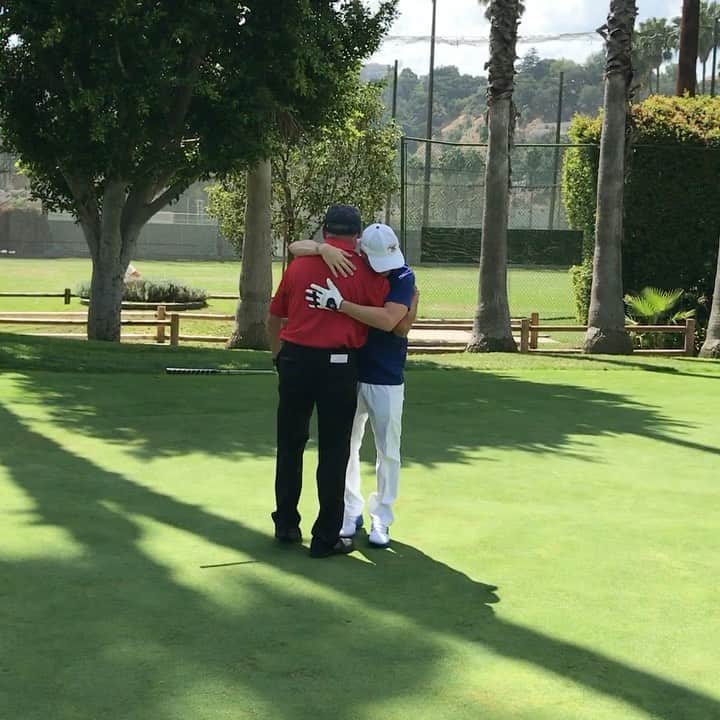 ロブ・ディアデックのインスタグラム：「September 2017, after 17 holes father and son are tied. Son pars the 18th hole and it looks like this father/son battle would end in a tie. Until Father decides to hole a 20 foot putt for birdie to win the father son battle and make it clear to the son where his clutch gene came from. Amazing moment. Love you @genedyrdek1940 Happy Fathers Day!」