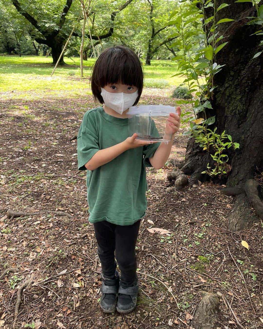 龍円愛梨のインスタグラム：「こちら100キンの虫かごでございます。ダンゴムシさんを観察しました^_^」