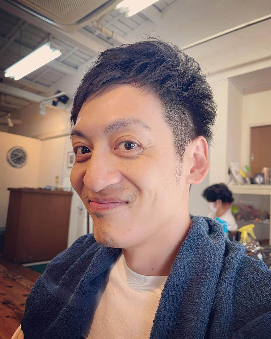 杉本知香さんのインスタグラム写真 - (杉本知香Instagram)「村田くんド直毛なのでパーマがめちゃくちゃしっくりくる😊✂️✨ 2011年、2015年の写真はノンパーマ 2017年以降パーマスタイル  #中目黒美容室 #とろサーモン村田#とろサーモン #村田秀亮」6月21日 15時32分 - sugimotoc