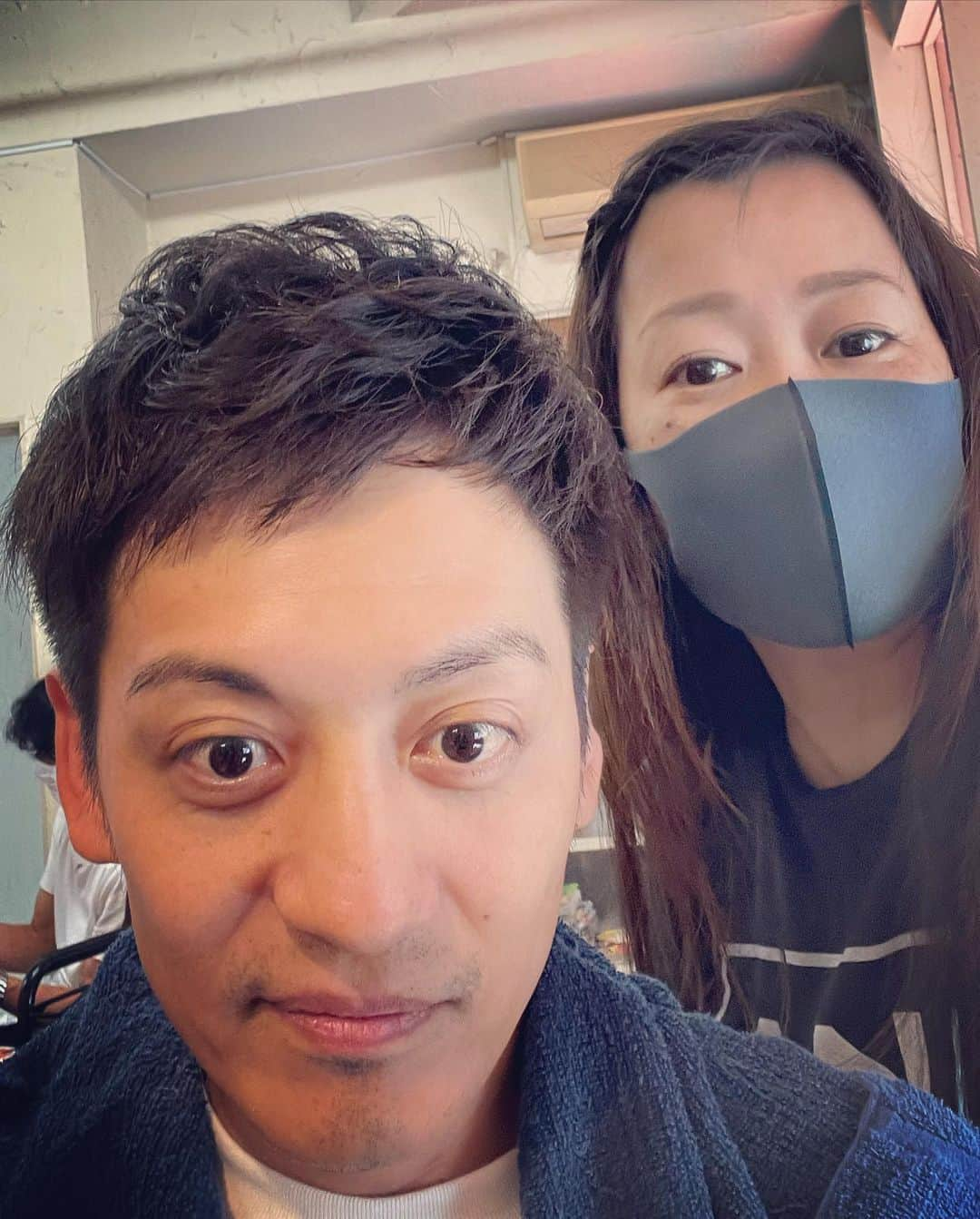 杉本知香さんのインスタグラム写真 - (杉本知香Instagram)「村田くんド直毛なのでパーマがめちゃくちゃしっくりくる😊✂️✨ 2011年、2015年の写真はノンパーマ 2017年以降パーマスタイル  #中目黒美容室 #とろサーモン村田#とろサーモン #村田秀亮」6月21日 15時32分 - sugimotoc