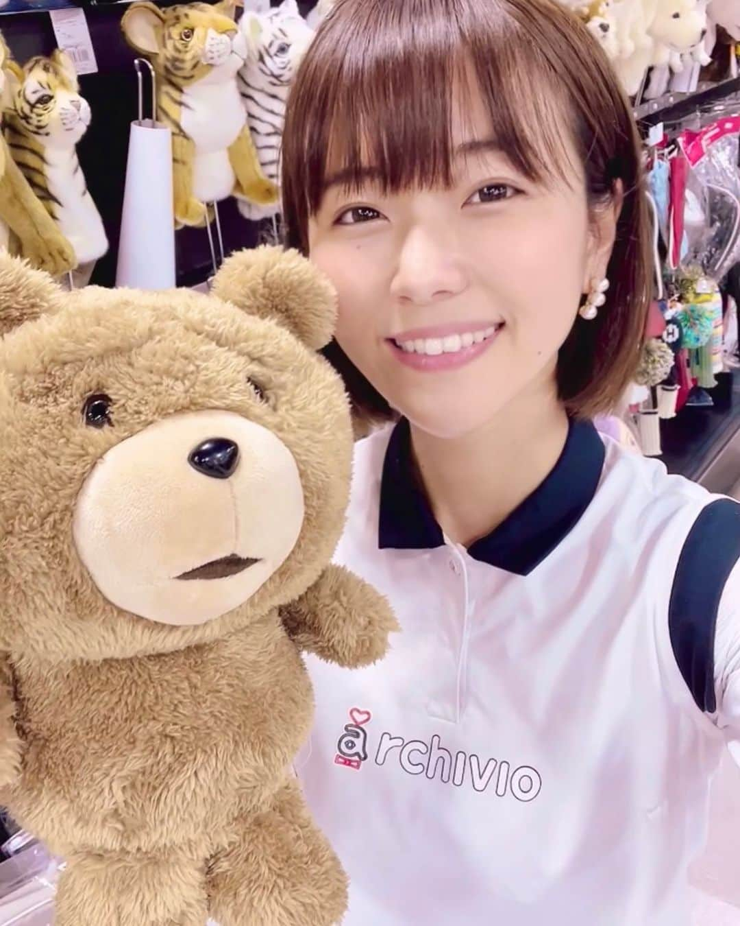 水原ゆきさんのインスタグラム写真 - (水原ゆきInstagram)「おはよーございます(^^)ノ 今日は朝から晩までみっちりですっ いってきますーーー(^^)ノ  とあるショップに行ったときに、 たくさんあるヘッドカバーの中から見つけたツーショット相手はこの子でした(^^)✨  #中井学ゴルフチャンネル #中井学 #水原ゆき #ヘッドカバー #ゴルフショップ #archivio」6月21日 8時23分 - 12yuchan14