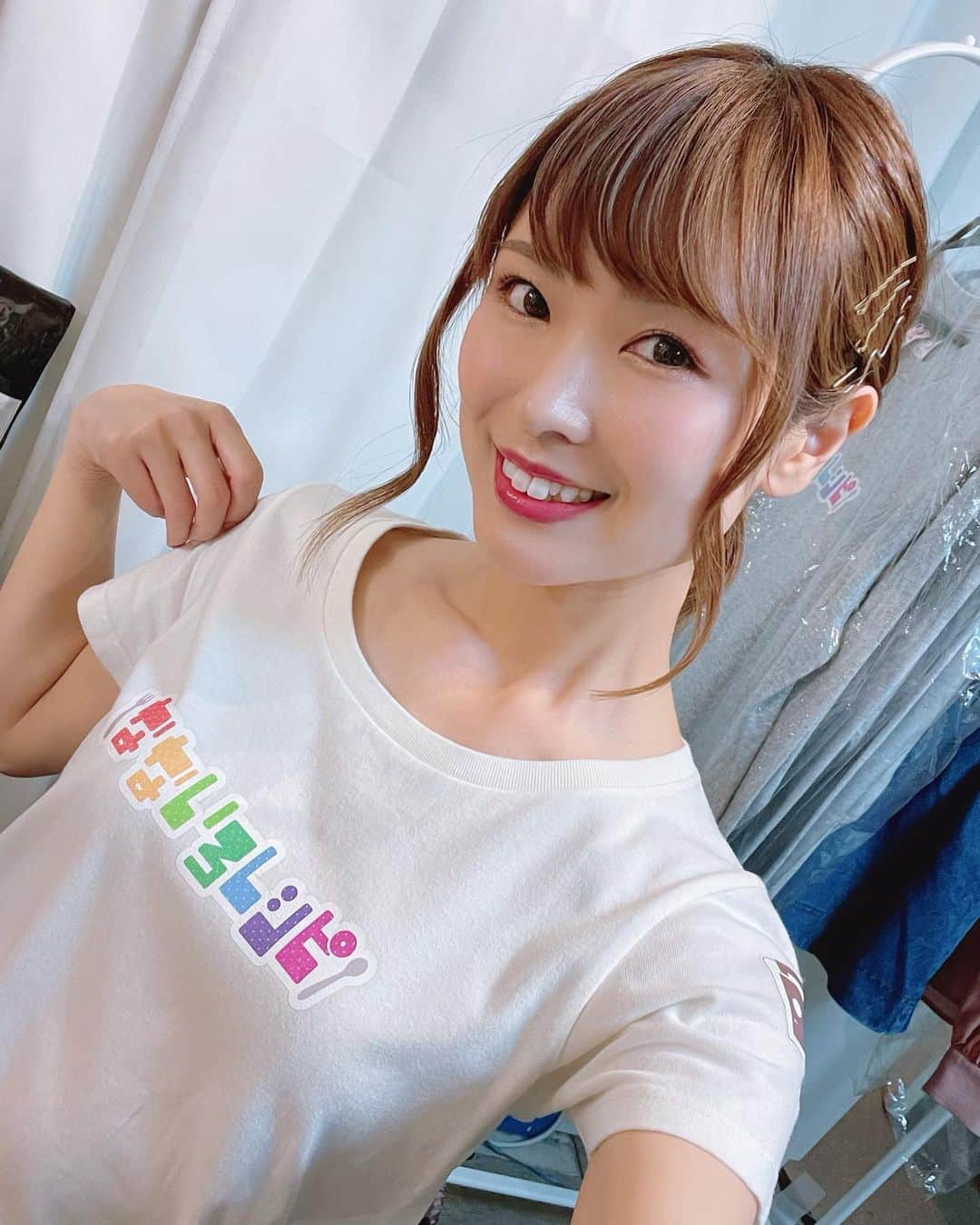 渕上舞のインスタグラム：「おまけコーナーの方では、こちらの白Tを着させて頂きました♪  #ななピ #渕上舞 #tシャツ女子」