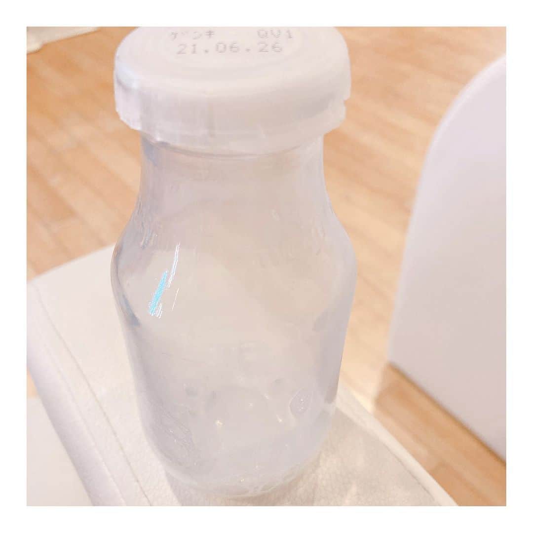トリンドル玲奈さんのインスタグラム写真 - (トリンドル玲奈Instagram)「衣装のラベンダー色 @merituuli_official のワンピースと 昨日ひっさびさに飲んだ瓶の牛乳🥛🥳  こんなにおいしかったっけ🥰」6月21日 12時00分 - toritori0123