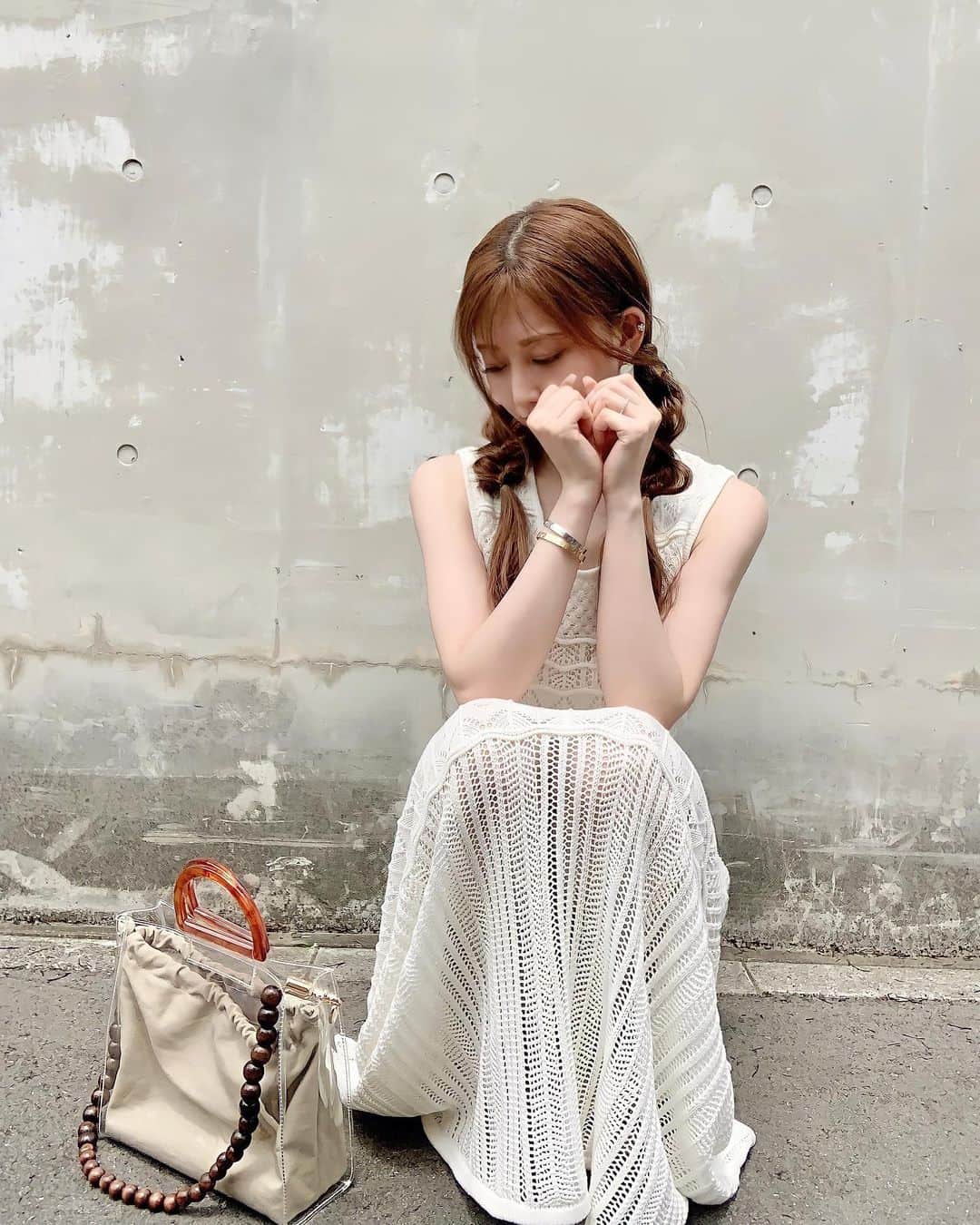 加賀美早紀のインスタグラム：「私服とカラコン 晴れたからワンピ💓 てかこのカラコンお気に入り過ぎる😍❣️ @diya_series_official の ダイヤブルームUVモイスト 色はチョコレートコスモスです 乾燥しないしUVカットで perfectすぎた🤣❣️ そして取る時スルッと取れるから 悪戦苦闘しない笑 カラコンって可愛い りあるにハマりそう💓 ⁡ @sancity_official #カラコン #今田美桜 #ダイヤブルームuvモイスト #pr」