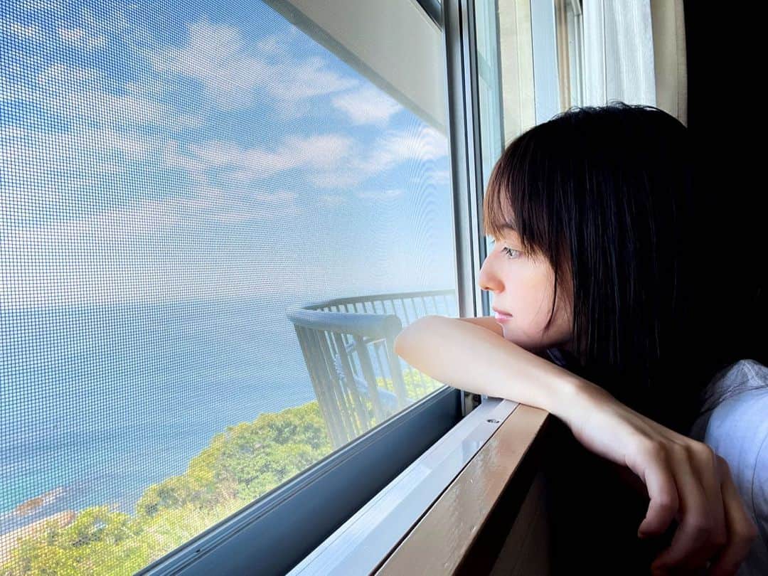 佐々木希さんのインスタグラム写真 - (佐々木希Instagram)「先日から地方にて 映画の撮影中。 今日は天気が良く、いい目覚めでした。 波や船の音も最高です🚢」6月21日 14時12分 - nozomisasaki_official