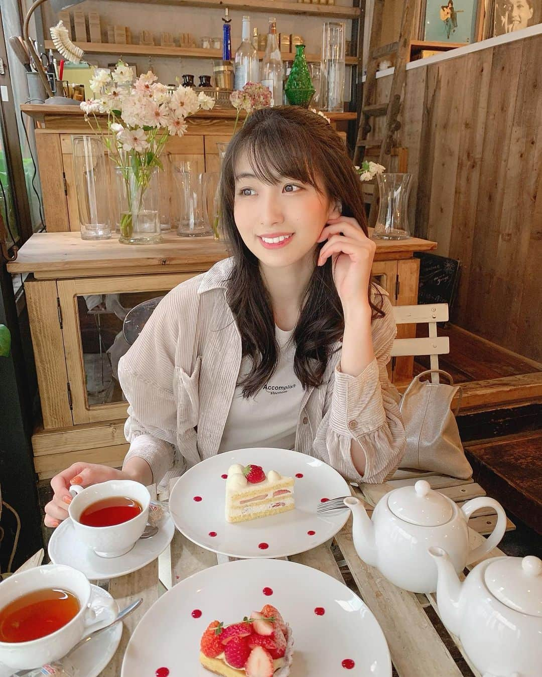 関根ささらさんのインスタグラム写真 - (関根ささらInstagram)「陽のあたる席でゆったりティータイム☕️🍰🍓 . . いつもは目線ある写真から順番に載せて行くけど今日は逆パターンにしてみた😶‍🌫️特に意味はない😶‍🌫️笑 . . #カフェ #カフェ巡り #蔵前 #田原町 #浅草 #蔵前カフェ #田原町カフェ #浅草グルメ #浅草カフェ #cafe #cafestagram #tokyo #asakusa #asakusatokyo #tokyo #japan #東京カフェ #teatime #cafeotonova」6月21日 14時33分 - sasarasekine