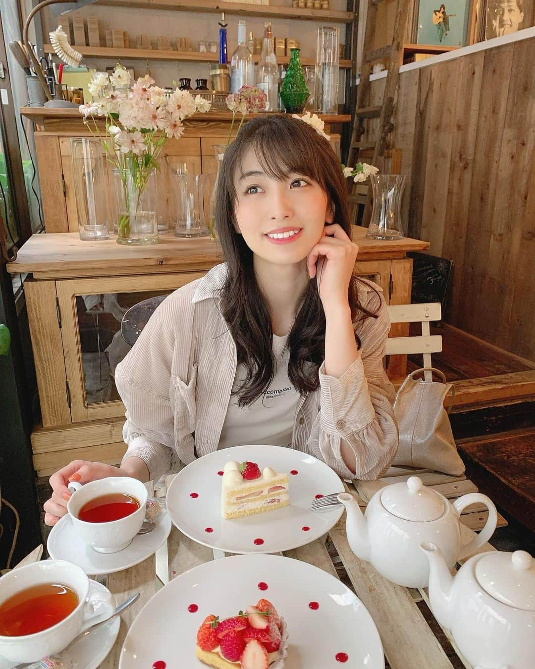 関根ささらさんのインスタグラム写真 - (関根ささらInstagram)「陽のあたる席でゆったりティータイム☕️🍰🍓 . . いつもは目線ある写真から順番に載せて行くけど今日は逆パターンにしてみた😶‍🌫️特に意味はない😶‍🌫️笑 . . #カフェ #カフェ巡り #蔵前 #田原町 #浅草 #蔵前カフェ #田原町カフェ #浅草グルメ #浅草カフェ #cafe #cafestagram #tokyo #asakusa #asakusatokyo #tokyo #japan #東京カフェ #teatime #cafeotonova」6月21日 14時33分 - sasarasekine