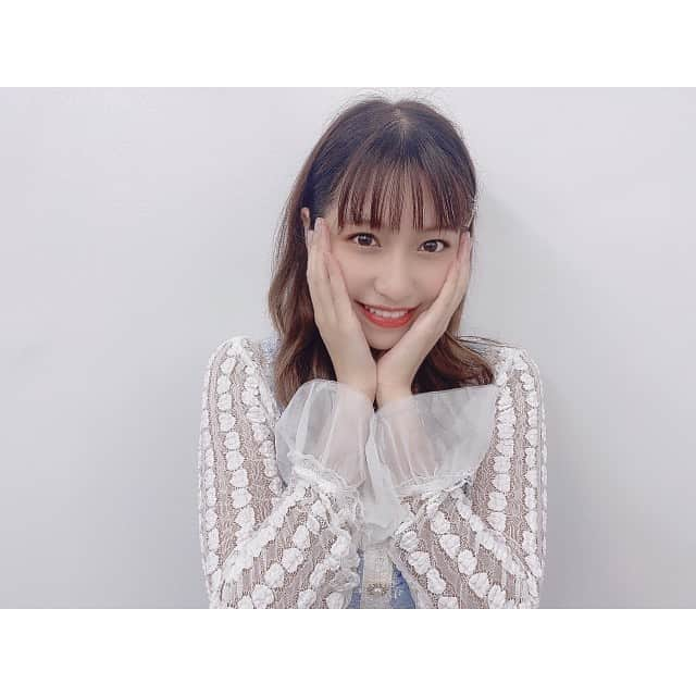 山下エミリーさんのインスタグラム写真 - (山下エミリーInstagram)「さくちゃんのコンサートに 合わせて実はネイルも衣装に合うように シンプルで少し大人っぽいかわいい感じにしたの🐰 いつもキラキラばかりだけど今回は 色はピンクの淡い系で爪の先はメタリック風にしてる！ . . #ネイル」6月21日 14時38分 - emiri_hkt48