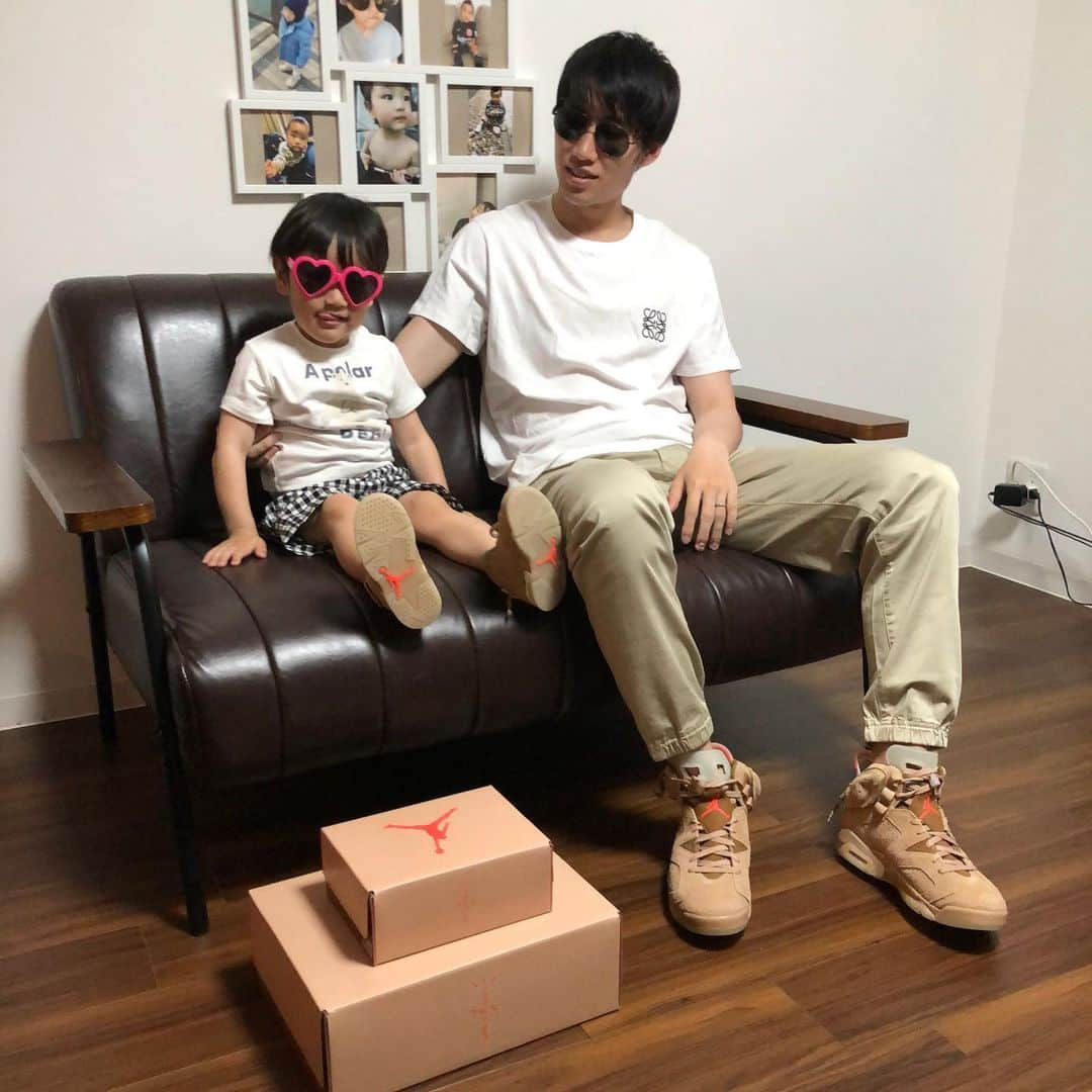 鎌田大地さんのインスタグラム写真 - (鎌田大地Instagram)「お揃いスニーカー👨‍👦 @niketokyo #nikeairjordan6  Travis Scott × Nike Air Jordan 6 British Khaki」6月21日 14時48分 - kamadadaichi