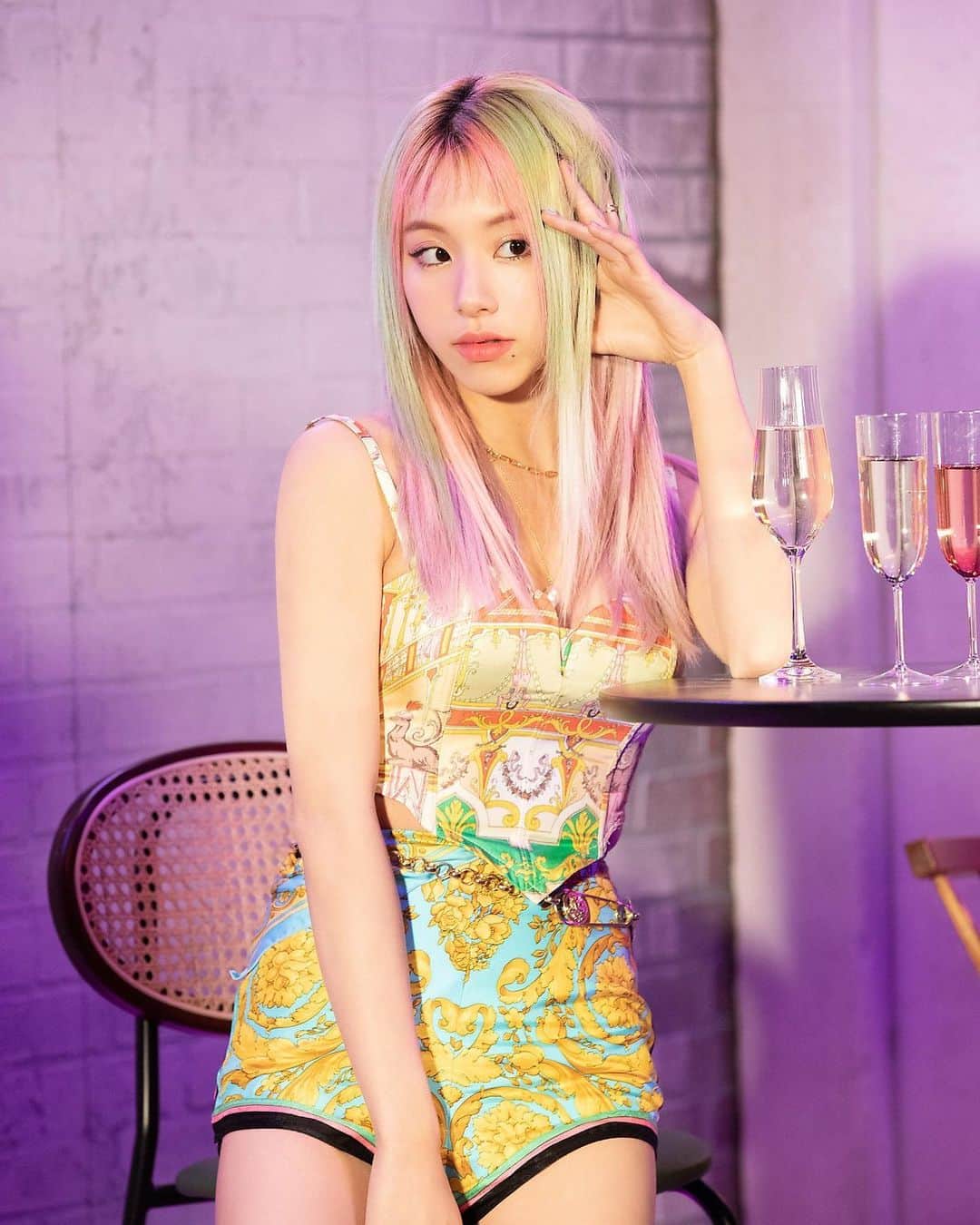 のインスタグラム：「she’s so gorgeous🤧💗 #chaeyoung #채영 #twice #트와이스 #prettyrapstarchaeyoung」