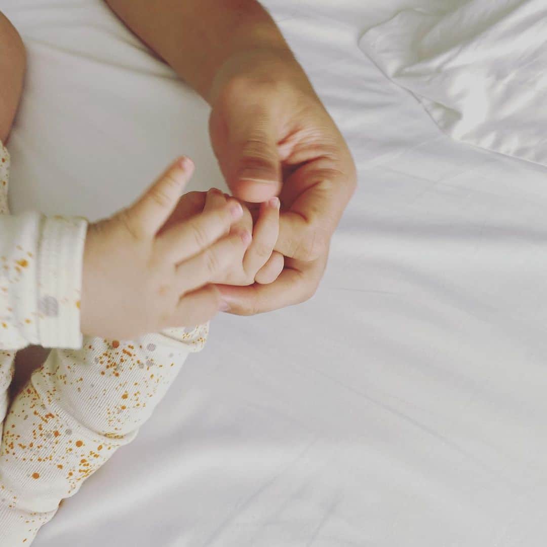 小泉里子のインスタグラム：「Happy Father’s Day♡  毎朝、ふたりでお喋りしてる。 2人ともよく喋る。  パパいつもありがとう😊」