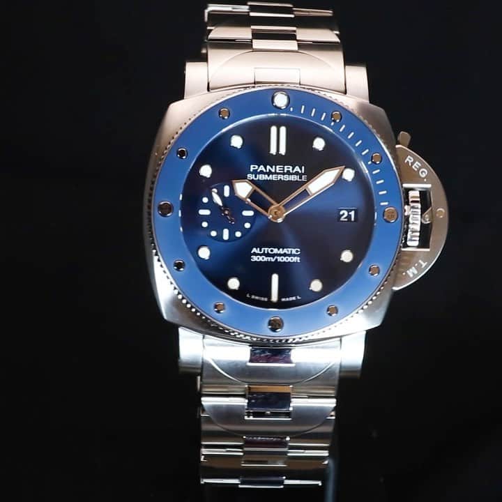 パネライのインスタグラム：「What do you think of the new #Panerai #PAM1068 42mm Submersible Blue Notte with blue ceramic bezel and blue sun-brushed dial.   This piece is powered by the P.900 automatic movement 3 day power reserve. It’s priced at $10,700 USD.」