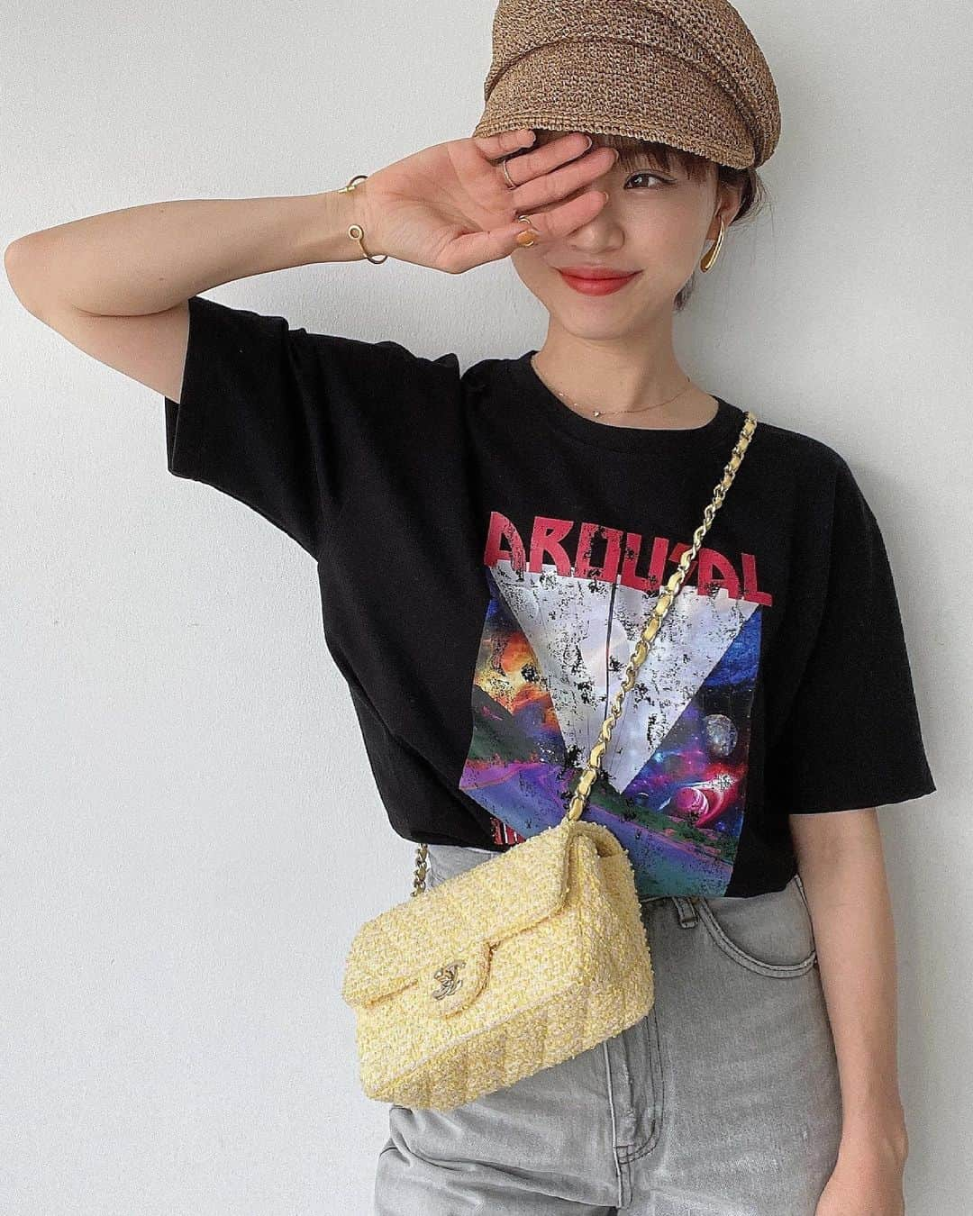 春名亜美さんのインスタグラム写真 - (春名亜美Instagram)「😗😗😗  #Tシャツ @fromfirstmusee  #pants @stunninglure  #hat @ca4la_official  #sunglasses @resee.official  #bag @chanelofficial  #sandals @fromfirstmusee  ・ ・ ・ #ママコーデ #ママコーディネート #CHANEL #chanelbag #fromfirstmusee #MUSEE #フロムファーストミュゼ #ロックt」6月21日 17時26分 - amiharunaami