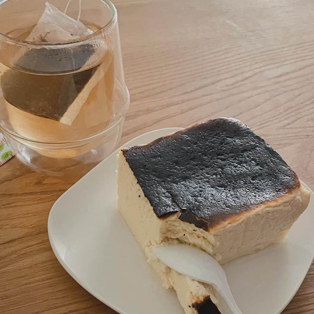 大友花恋さんのインスタグラム写真 - (大友花恋Instagram)「最近作ったものたち。 1枚目は初挑戦のバスクチーズケーキ。 どこまで焦がしていいものなのかしら？😂 今夜は何を作ろうかなあ~🍳」6月21日 17時35分 - karen_otomo
