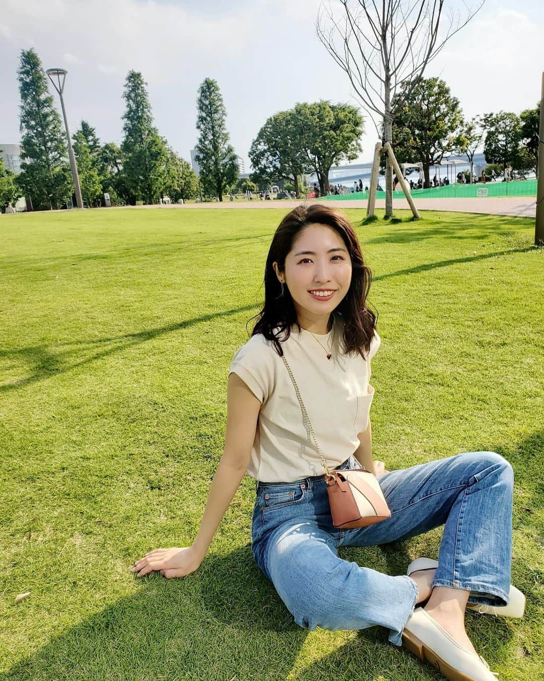 小谷津友里さんのインスタグラム写真 - (小谷津友里Instagram)「休日コーデ♡  トップス：ナノユニバース　（シェルテックフレンチスリーブトップス　クリーム）  このトップス、接触冷感で紫外線防止(UPF50+)なの！ デニムやフレアスカートに合わせてヘビロテしてる♡  アマゾンファッション @amazonfashionjp で購入したよ😆  6月22日までプライムデーのセールを開催中♡ メンズもウイメンズもお得になってるから 色々欲しくなっちゃうな😲  #PrimeDay #プライムデー #Amazonプライム #Amazon #amazonで発見 #amazonfashionjp #PR」6月21日 17時47分 - yurikoyatsu