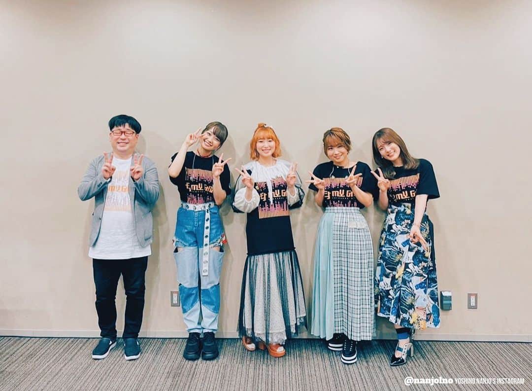南條愛乃のインスタグラム：「【 EJ My Girl Festival 2021 】 2021/06/20 舞浜アンフィシアター ⁡ 安心安定信頼のMy Girlさん5周年のお祝いイベント✨ こうしてお声がけいただけて、光栄です！ ⁡ 歌あり、朗読あり、トークあり、 カバー曲あり、全員曲ありの盛りだくさんな3時間でした‼️ ⁡ ソロパートでは、5周年のお祝い、そして6年目以降もマイガールさんらしいキラキラとした素敵な誌面になりますようにという思いをこめて「光」をテーマに選曲しました。 ⁡ ・涙流るるまま ・新世界 ・Simple feelings ・光のはじまり ⁡ わたしの楽曲は、そもそも光を含む曲がとても多いな〜と改めて思いました。 光と一口にいっても、いろんな光がありますけどね。 ⁡ シンプル〜は、実は西村プロデューサーからの提案でした！ 「なんとなくだけど、どうですか？」って提案していただいて、こういうフェスでやるのも面白いかな〜と思って歌いました〜！ ⁡ 光のはじまりは、絶対にいれたかった！ だって、光のはじまり、ですよ。 光がはじまっちゃうんですよ〜。 とにかく縁起のいい、爽やかな曲をラストに歌いたかったんです😌 ⁡ 自分で作詞した曲で、「アトム ザ・ビギニング」を想いながら書いた歌詞だけど、 「描いて 描いて 想像しつくして 今日の続きは僕らしか書けない」 「思いのままに 僕等が創り出す 未来／光」 この部分はいつも自分でもハッとするし、勇気をもらえる気がします。 一緒に未来つくっていこーぜ！という気持ちになる。 設計図にもかけてるんですけどね🤖 ⁡ ⁡ 書き出すと止まらないな 朗読もカバーも楽しかったし 久々に #内田真礼 ちゃん #大橋彩香 ちゃん #富田美憂 ちゃん #天津向 さん にお会いできたのも嬉しかった〜！ ⁡ もちろん、マイガールのスタッフの皆さまとも！ お忙しそうなのと、ご時世的にあまりお話はできませんでしたが💦 ⁡ グッズ大臣とも会えてびっくり&喜びでした〜！ ⁡ また機会があればラジオででもお話したいですね！ ちょっと先になっちゃうから、このフレッシュな感想を忘れないようにしたい‥ ⁡ 新規の衣装のお話もしたいんだった〜 ⁡ また別の機会でもこの衣装、披露できる機会がありますように！ ⁡ ⁡ 長くなるのでここまでにしておきます〜。 こうして長文かいてると、ブログやりたくなるね。やっぱり。 文章書くのも好きな事の１つだなあ。 すごく時間かかるけど(笑) ⁡ ⁡ ではまた！ ⁡ スタイリスト 前田千佳子さん ヘアメイク @asamihorie_mua」