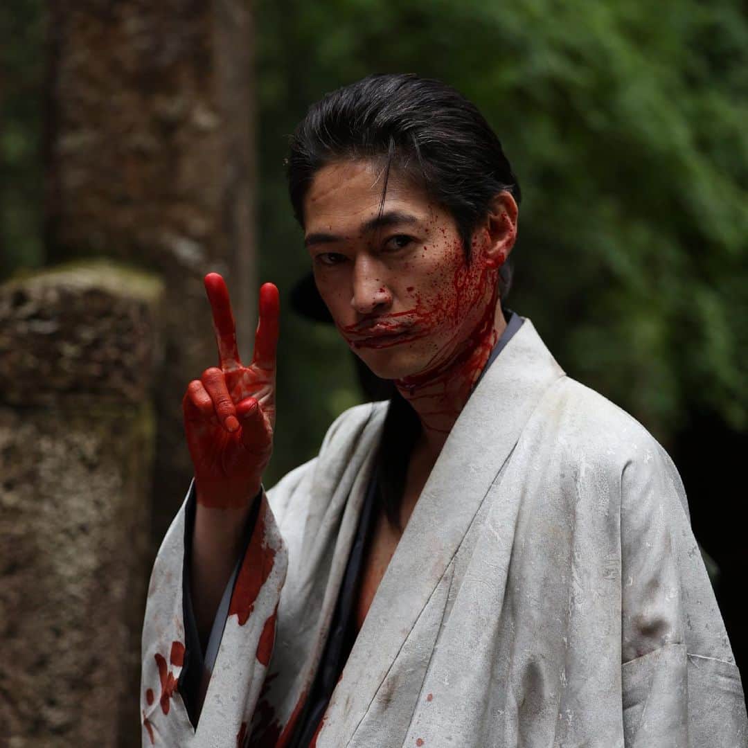 窪塚洋介のインスタグラム：「豊田利晃監督最新作 窪塚洋介／主演 映画「全員切腹」 公開記念ライブ＆プレミア上映決定！ 2021年7月24日（土）：渋谷　WWW X 2021年7月25日（日）：京都　上七軒歌舞練場  豊田監督からのメッセージを今こそ胸に刻んでほしい‼️  チケットは豊田組SHOPにて限定販売🎫」
