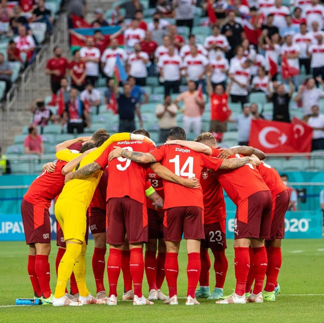 シュテフェン・ツバーのインスタグラム：「proud of our team 🇨🇭#hoppschwiiz」