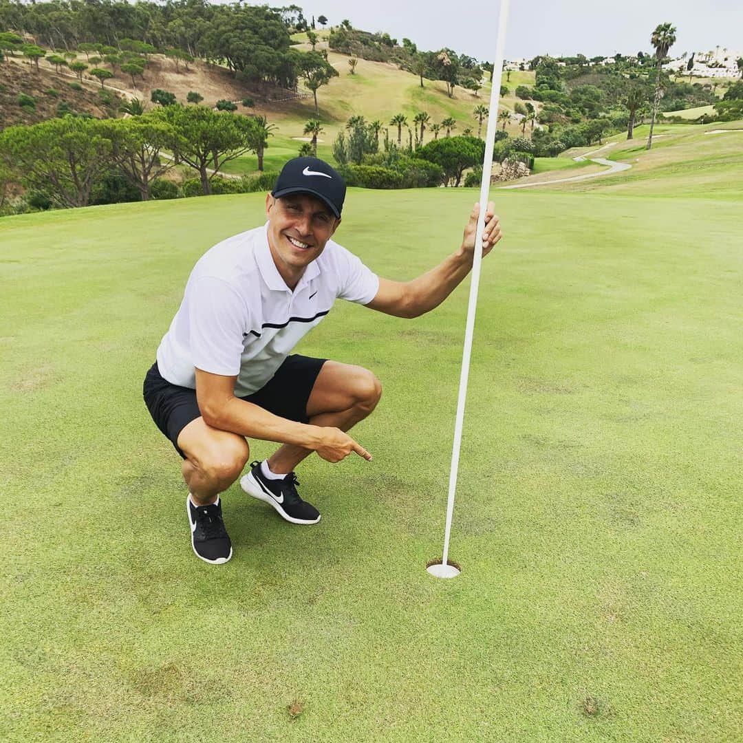 フィル・ジャギエルカのインスタグラム：「1st ever Hole in one! ⛳️. Been a long time coming. 🥳1️⃣🏌🏽🇵🇹」
