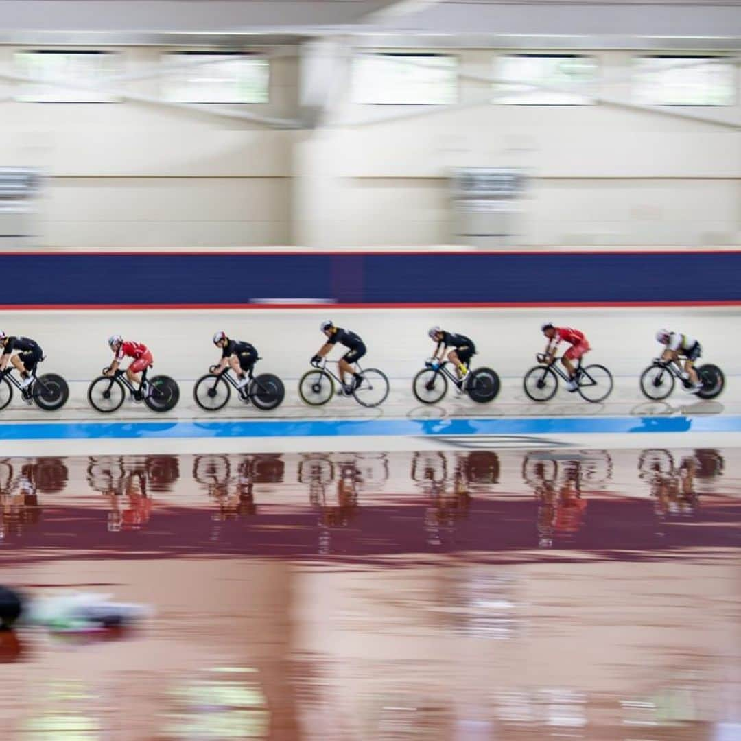 梶原悠未さんのインスタグラム写真 - (梶原悠未Instagram)「先日のトラック公開練習🚴‍♀️  歩くスピードからスタート💨 500m×4本の耐乳酸メニューでした🤢  これからオリンピック前最終調整に向け、 沖縄合宿に出発します✈️🌺  #ネイル 💅かわいくてテンションあがりました💜❤️🤍💙  Photo by #バイシクルクラブ」6月21日 20時13分 - yumi_kajihara