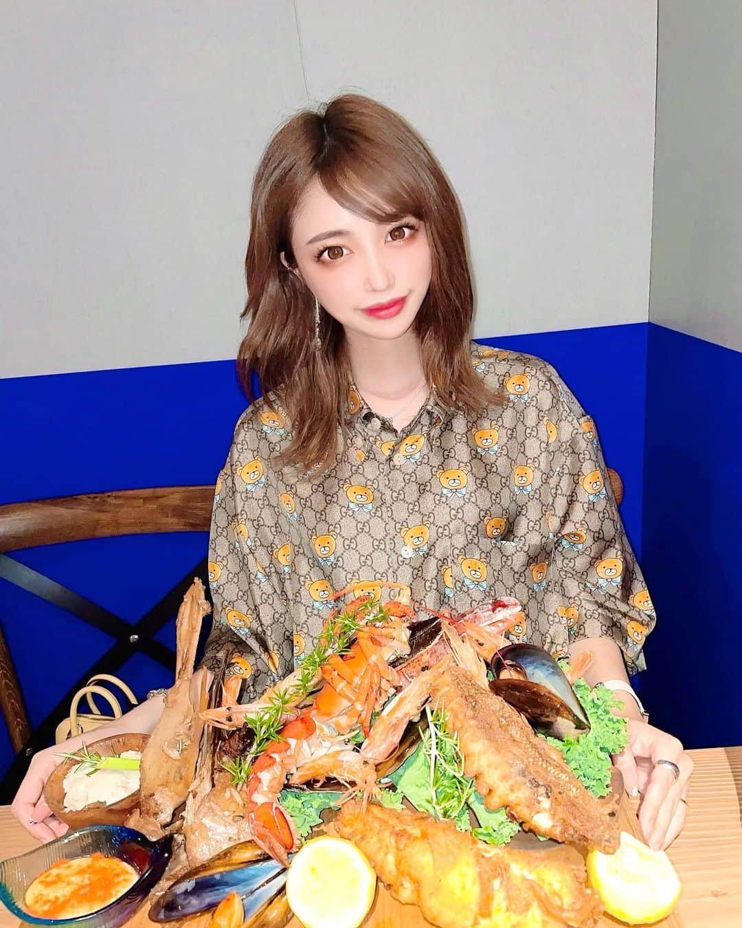 のインスタグラム：「6/22に恵比寿に新しく出来る魚料理専門店🐟🐟🐟🐟🐟🐟 Fish Market 恵比寿のプレオープンにお邪魔してきました🥺💓 @fishmarketebisu ． どのお料理も美味しくて感激🥲🥲🥲❤️ 特にシーフードバーニャカウダはインパクトすごくて衝撃的でした😨💓💓💓 お酒もこだわっててデートにも女子会にもオススメだよ🥰 ． #fishmarketebisu #恵比寿グルメ #恵比寿ディナー #恵比寿デート #シーフードバーニャカウダー」