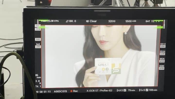 キム・ソヨンのインスタグラム：「#다제스 💚🤍🧡 촬영중에^^* #3중작용효과빠른소화제 😉」