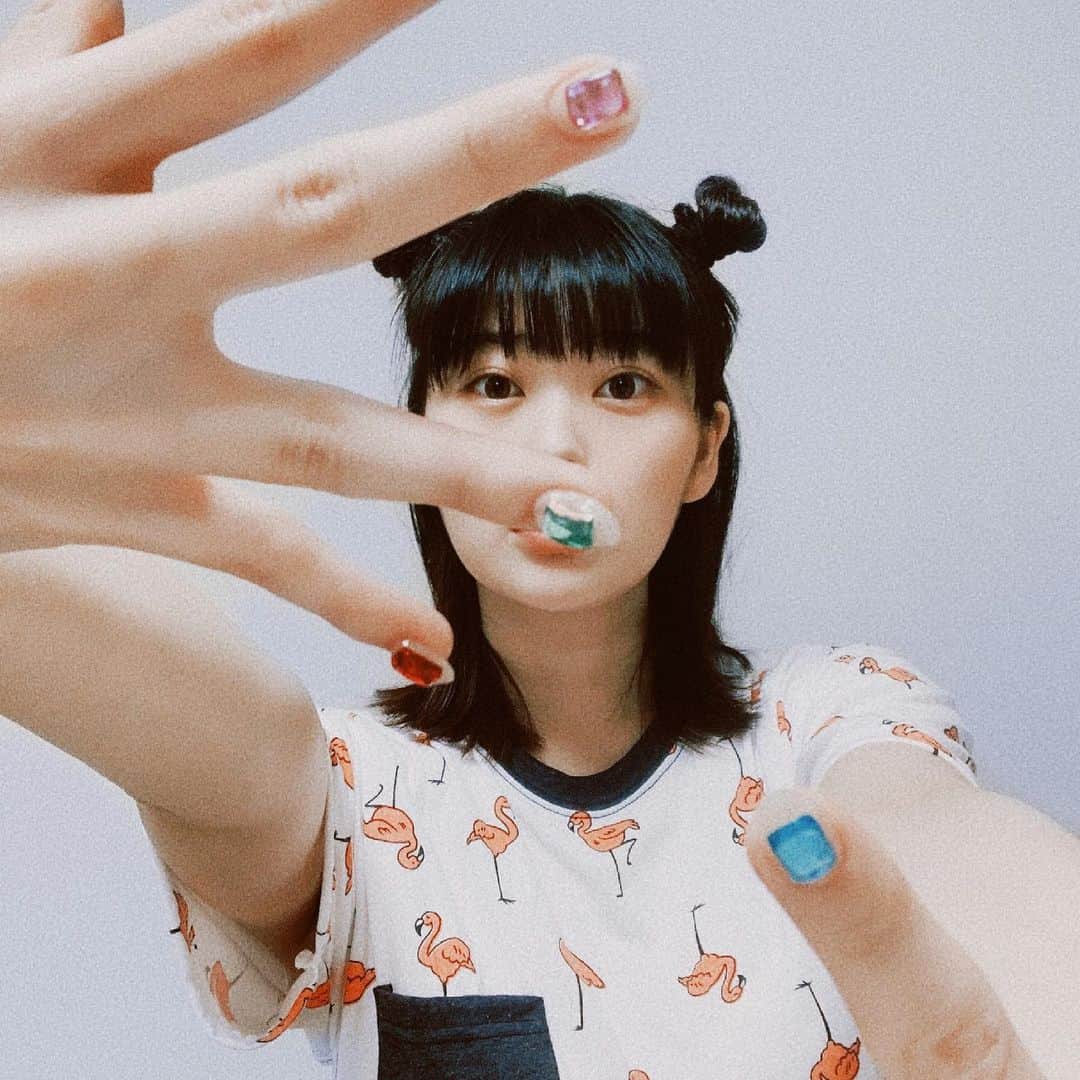 冨手麻妙さんのインスタグラム写真 - (冨手麻妙Instagram)「みんなー！いよいよ明日は『全然監督シーズン2』ワールドプレミアイベントだよ〜！！！🎥💖  Netflix JAPANの公式YouTubeにて、17時20分頃〜18時30分、生配信されますので、是非皆様ご覧ください！！💖  明日のイベントに合わせてゴージャスなネイルしたんだけど、なんか全然上手く撮れなかったので、明日また改めてアップします💅💖🦩  On 6/22(Tue) 5:20pm-6:30pm (JST), the Naked Director Season 2 world premiere event will be live streamed on Netflix Japan’s YouTube. Get a sneak peek at the latest season of the Naked Director before its official release on June 24th!💖🎥  #全裸監督 #thenakeddirector #ワールドプレミア #netflix #netflixoriginal #netflixjapan #ネトフリ #全裸監督シーズン2 #村西とおる #ネイルデザイン #ネイル #ストーンネイル #お待たせしました」6月21日 20時54分 - amitomite