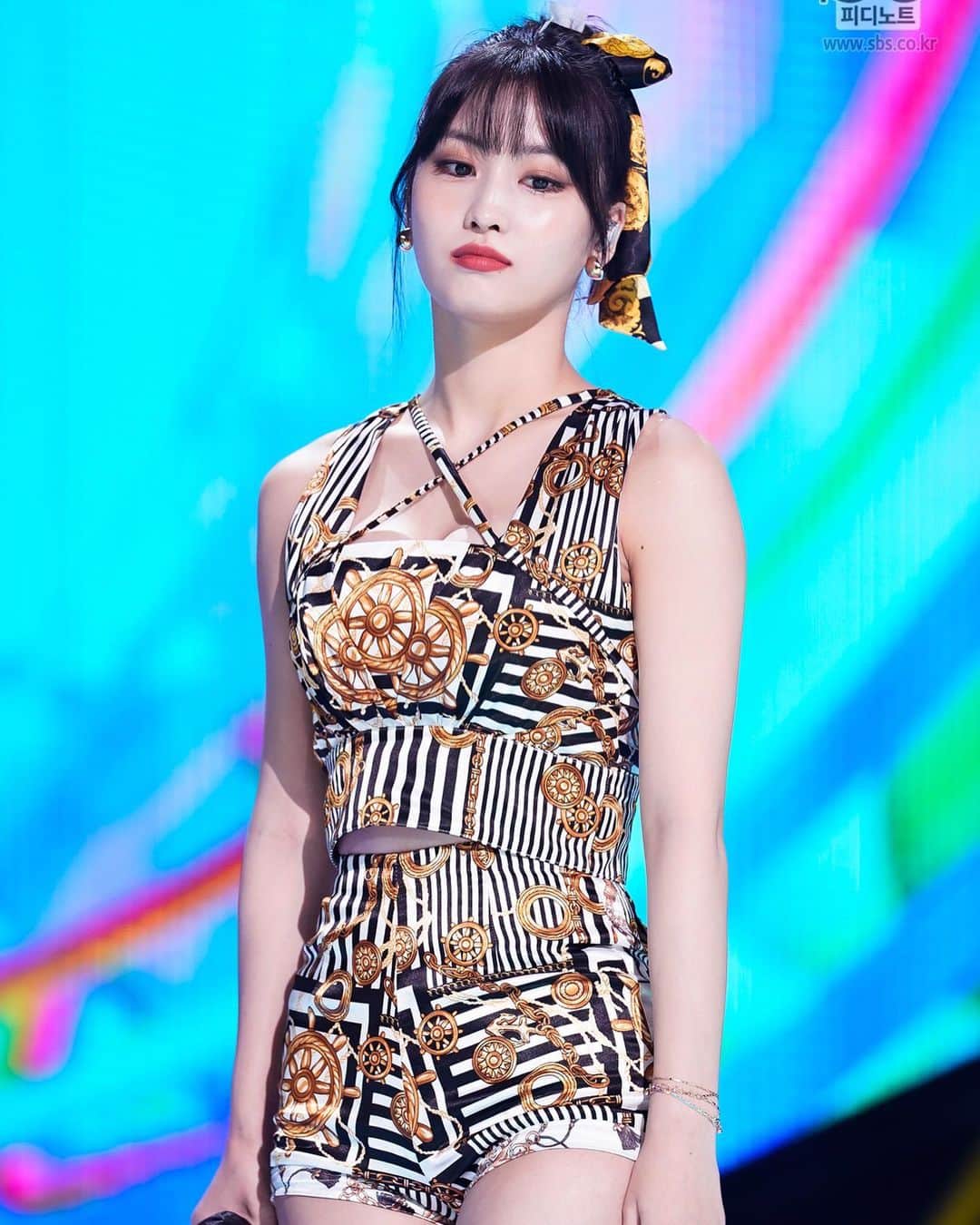 モモのインスタグラム：「♡ [Official] 210620 - SBS Inkigayo PD’s Note   -  #MOMO #트와이스 #모모 #平井もも #もも #TWICE © sbs」