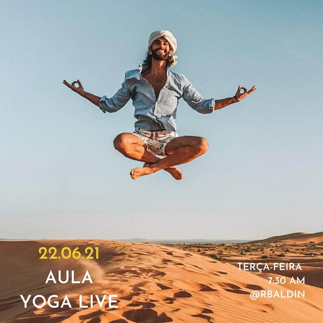 Ricardo Baldinのインスタグラム：「Vamos levitar juntos?  Comemorando a chegada do Solstício de inverno e dia internacional do Yoga, convido vocês para uma prática amanhã as 7:30am de Brasília, vamos esticar e fortalecer esse corpo, acalmar as mentes e encher o coração pra começar o dia na melhor Vibe! Essa será minha primeira aula LIVE aberta no Instagram. Conto com a sua presença 🙏🏽  #yoga #live」