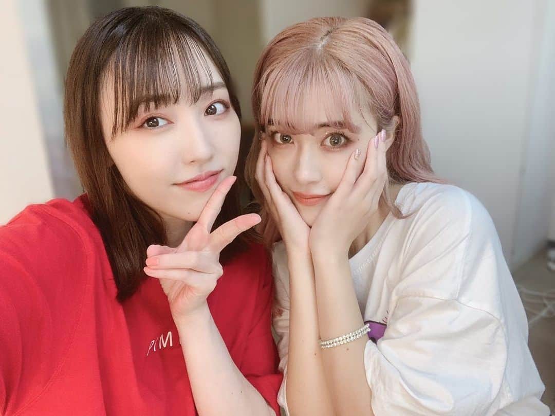 譜久村聖さんのインスタグラム写真 - (譜久村聖Instagram)「夏焼雅さんと♡♡♡  昨日YouTubeで公開された｢およげたいやきくん｣ご覧になりましたか？？  もう最高すぎて🐟🐟🐟  街でたい焼き屋さん見る度に反応しちゃいます笑  リハーサルから｢恋の呪縛｣を見て聴いてるうちに心の中に留めていたBerryzさんオタク心が破裂して出てきそうです。  夏焼さんの最後のじゅ〜ば〜く〜♪ってめっちゃ素敵だったなぁぁぁ  イントロから撃ち抜かれるんですよね。正面にいなかったのに撃ち抜かれました👼  #夏焼雅 さん #PINKCRES #Berryz工房 #ギャップです #たいやきとのギャップですよ #およげたいやきくん #たいやきたべたのなんで？  #morningmusume21 #モーニング娘21 #譜久村聖  ※写真の時マスク外しています」6月21日 22時03分 - mizuki_fukumura.official