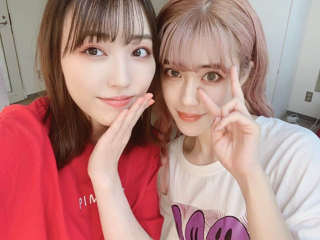 譜久村聖さんのインスタグラム写真 - (譜久村聖Instagram)「夏焼雅さんと♡♡♡  昨日YouTubeで公開された｢およげたいやきくん｣ご覧になりましたか？？  もう最高すぎて🐟🐟🐟  街でたい焼き屋さん見る度に反応しちゃいます笑  リハーサルから｢恋の呪縛｣を見て聴いてるうちに心の中に留めていたBerryzさんオタク心が破裂して出てきそうです。  夏焼さんの最後のじゅ〜ば〜く〜♪ってめっちゃ素敵だったなぁぁぁ  イントロから撃ち抜かれるんですよね。正面にいなかったのに撃ち抜かれました👼  #夏焼雅 さん #PINKCRES #Berryz工房 #ギャップです #たいやきとのギャップですよ #およげたいやきくん #たいやきたべたのなんで？  #morningmusume21 #モーニング娘21 #譜久村聖  ※写真の時マスク外しています」6月21日 22時03分 - mizuki_fukumura.official