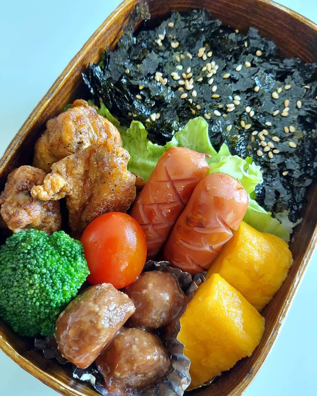 佐藤純さんのインスタグラム写真 - (佐藤純Instagram)「いつもと変わらないな～🍱。。。  でも、韓国のりの下は、焼肉のたれをかけてみました😊  これ、前回の韓国のりのお弁当をアップした時に、コメントで教えてもらったレシピ‼️  息子も、美味しかったよ😋と言ってました😊  お弁当のオススメ簡単レシピ‼️あったら教えてくださ～い🙌😁  #お弁当 #中学生弁当 #まげわっぱ  #まげわっぱ弁当  #チキチキボーン  #ママ #ママモデル #モデル #mama #mamamodel #model」6月21日 22時15分 - junsatoidea