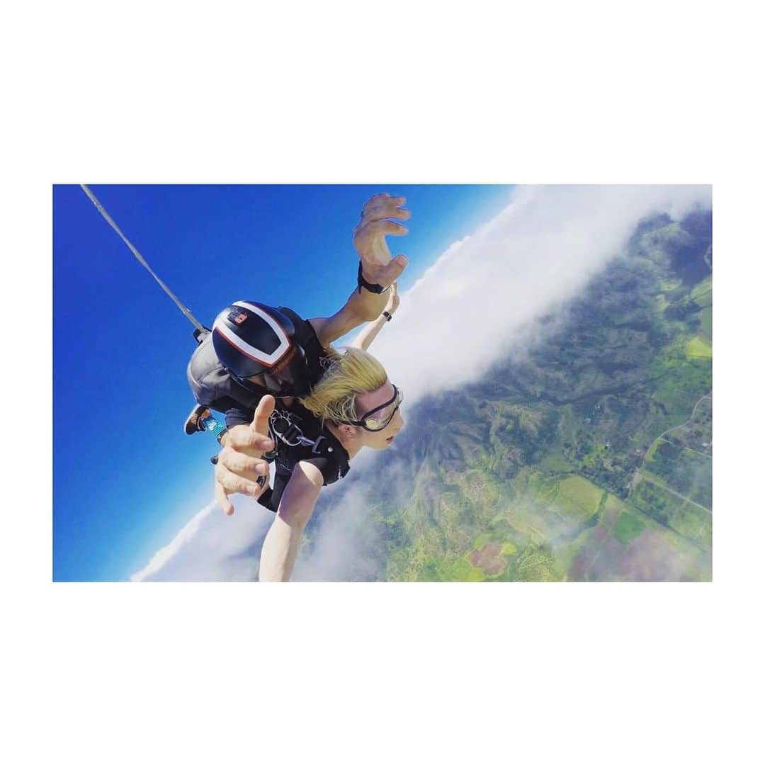 ROLANDさんのインスタグラム写真 - (ROLANDInstagram)「- - そうです僕が、「雲の上の存在」です。 - #ROLAND #Skydiving」6月21日 23時16分 - roland_0fficial