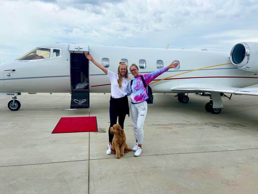 ジェシカ・コルダのインスタグラム：「Thank you @flyprvt for making our travel day as easy as it gets 😍」