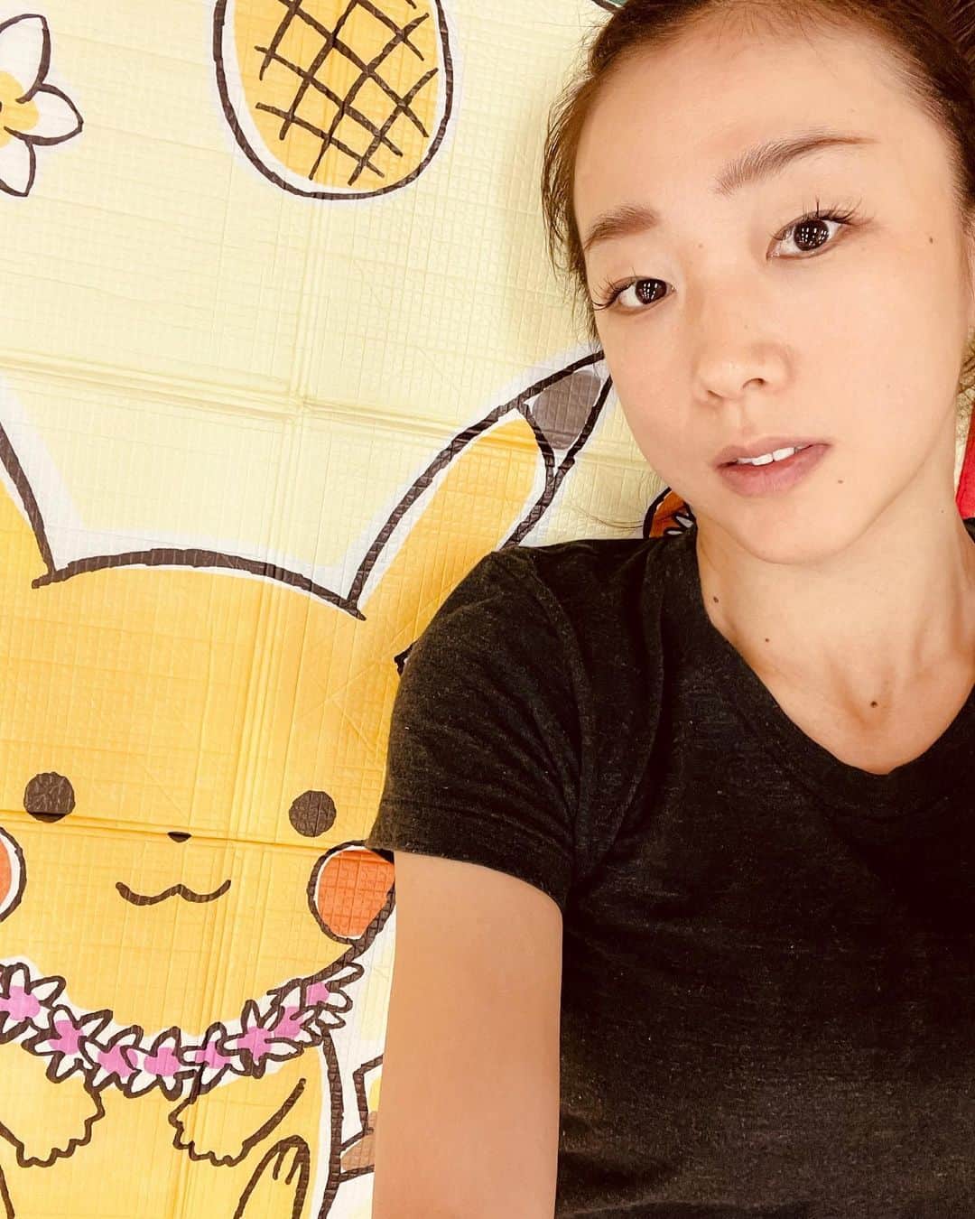 村主章枝さんのインスタグラム写真 - (村主章枝Instagram)「Pikachu mat makes me feel carm ピカチュウのマット、癒される😌 #pikachu  #feelcarm」6月22日 0時27分 - fumie.suguri