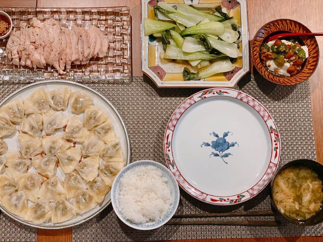 英玲奈のインスタグラム：「#今日の夜ご飯  #ていねいな暮らし #季節を感じる暮らし#からだにいいこと#料理 #からだにやさしいごはん #おうちごはん#家族の健康守りたい#10年後の健康の為に#無添加#無化調#オーガニック#低gi #美腸活#趣味生活#料理家#erenakitchen #娘#daughter#生後6ヶ月#女の子ママ#girlmom#女の子ベビー#girlbaby#親バカ部#毎日が特別#赤ちゃんのいる生活」