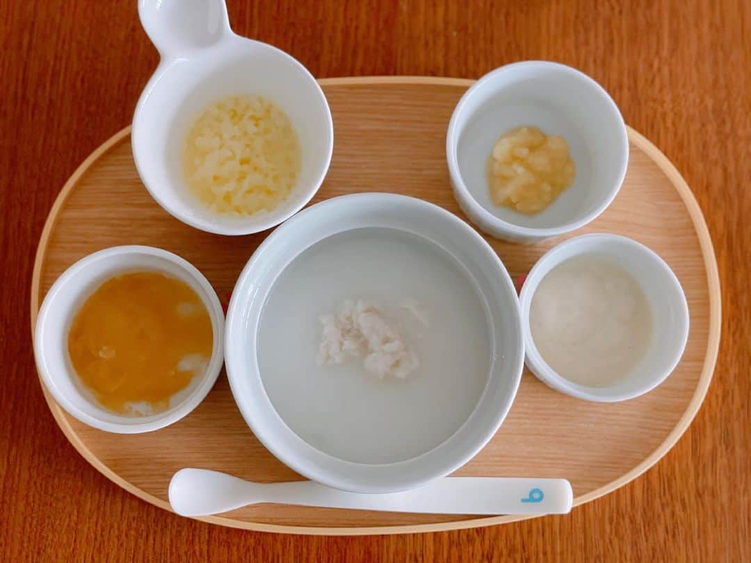 英玲奈のインスタグラム：「#今日の離乳食 ＃朝  #ていねいな暮らし #季節を感じる暮らし#からだにいいこと#料理 #からだにやさしいごはん #おうちごはん#家族の健康守りたい#10年後の健康の為に#無添加#無化調#オーガニック#低gi #美腸活#趣味生活#料理家#erenakitchen #娘#daughter#生後6ヶ月#女の子ママ#girlmom#女の子ベビー#girlbaby#親バカ部#毎日が特別#赤ちゃんのいる生活」