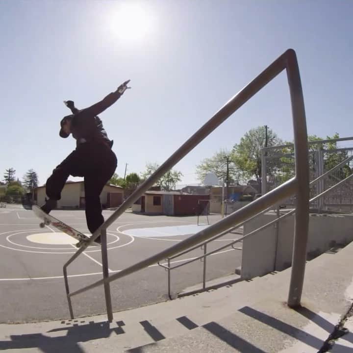 ケビン・ホーフラーのインスタグラム：「Quick Trip to SF with the @monsterenergy Crew 💚 🎥 by @j_red_lucas  #SkateboardingIsFun  Go Skateboading Day 🛹」