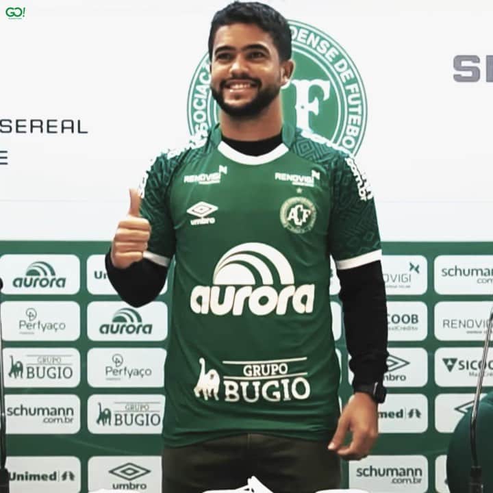 フェリペ・シウバのインスタグラム：「Devidamente apresentado! Agora é trabalhar forte e ajudar todo o grupo a conquistar os objetivos da @chapecoensereal na temporada. 🇳🇬🏹 #VamosChape #OrgulhoDeSerChape」