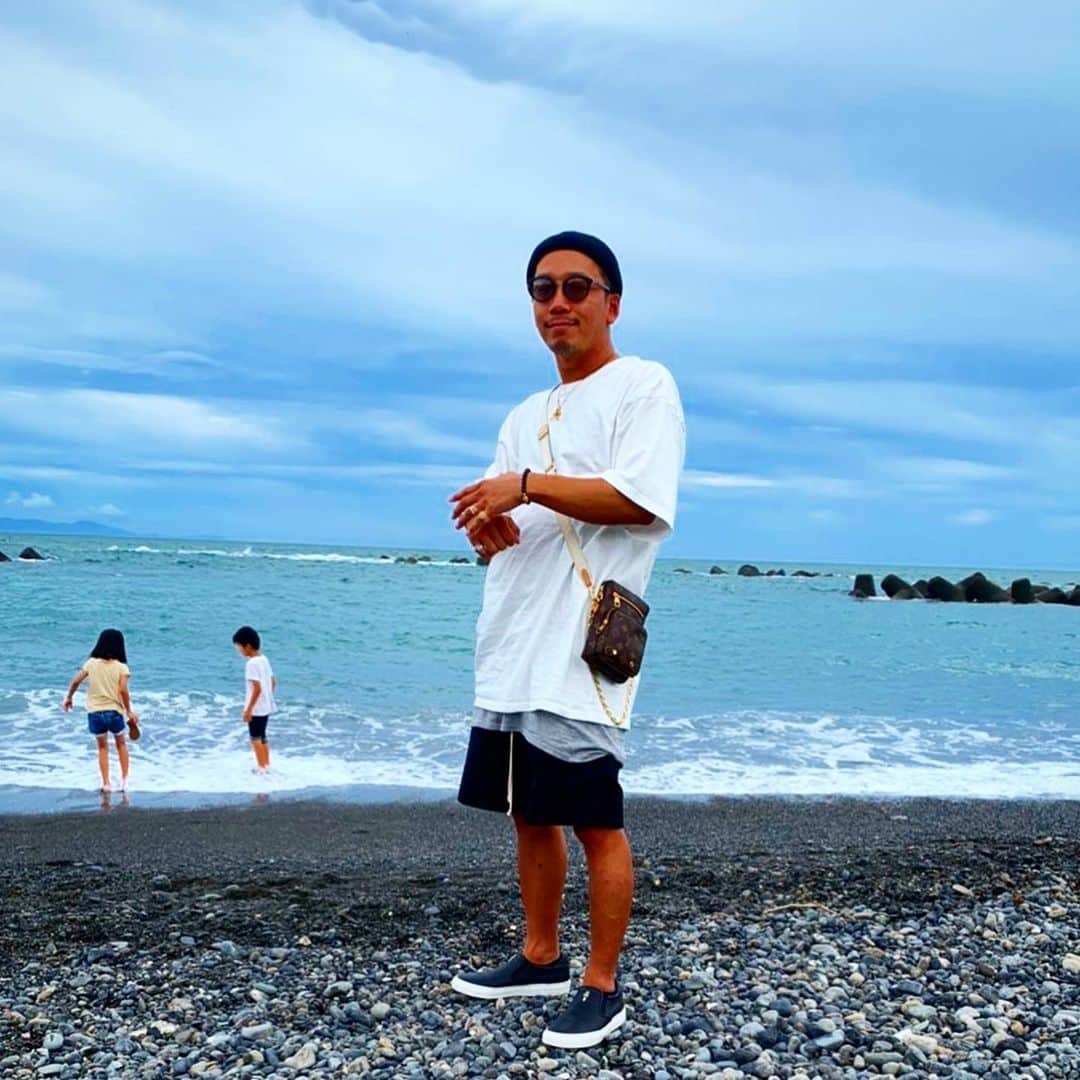 のインスタグラム：「去年行けなかったら今年は絶対海に行く🏖 酒飲んではしゃいでパリピする🍾 #イルマニア#mcma#パリピ」