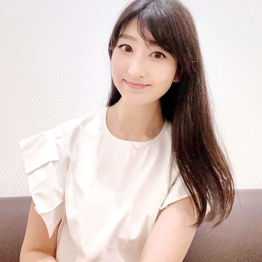 土屋香織のインスタグラム：「❁.𝔹𝕒𝕓𝕪 𝕤𝕜𝕚𝕟✧︎*。𝙸𝚘𝚗𝚝𝚘𝚙𝚑𝚘𝚛𝚎𝚜𝚒𝚜 前回ダーマペン4を湘南美容クリニックに受けに行って ものすっごくよかったの( ˘͈ ᵕ ˘͈ ) というわけで今月も行ってきました❣️ 今回お邪魔したのは 湘南美容クリニック船橋院 @sbc_funabashi 🏥 . 船橋院院長 大野先生 @onoshinsuke_sbc に カウンセリングしていただきました。 動画を見せて説明してくださったりわかりやすかった❣️ とっても優しくて相談しやすい大野先生🥼 直近に撮影の予定があったので 今回はダウンタイムのないメニューをチョイス♪ 【ベビースキン】をイオン導入することに( ˘͈ ᵕ ˘͈ )✧︎*。 . ちなみにイオン導入（エレクトロポレーション）とは 肌に有効成分を塗って（←今回は【ベビースキン】） その上から写真のマシンで肌に微弱な電流を流すことによって 美容有効成分を肌のより奥深くに浸透させる施術✩︎⡱ . 今回使った【ベビースキン】は 臍帯血に含まれる臍帯血幹細胞を培養し 培養過程で上清液に放出された成長因子を製剤化したもの （臍帯血幹細胞培養上清液）。 ダーマペンの時にもこれ使うのいいみたいです❣️ . イオン導入は弱ーく電気が流れてるなぁと たまにピリピリするのを感じる程度。 全然痛くないから痛いの苦手な方にもおすすめですよん♬ 薬剤を酸化させないようにヘッドが冷却されているので ひんやり気持ちいい☺️ . 終わってお肌もっちもち♡ たるみや毛穴が気になる方、 乾燥、小ジワ、くすみ、赤みのお悩みのある方や、 美白を目指したい、肌質改善したい方に♫ お化粧のノリが抜群によくなりました✧︎*。 . 高品質な施術をリーズナブルな価格で提供と謳ってる通りで 大満足なお肌のコンディション( ˘͈ ᵕ ˘͈ )❣️ 他にもやりたいメニューがたくさんです。 大野先生 @onoshinsuke_sbc @sbcbeauty_official スタッフの皆様 ありがとうございました⸜(๑⃙⃘'ᵕ'๑⃙⃘)⸝⋆︎* . . . #ベビースキン #湘南美容クリニック #湘南美容外科 #美容皮膚科 #美容医療 #毛穴 #美容クリニック #イオン導入 #エレクトロポレーション #毛穴対策 #ニキビ跡対策 #最安値と言えばSBC湘南美容クリニック #美容整形と言えばSBC湘南美容クリニック #SBC湘南美容クリニック #SBC湘南美容クリニック船橋院 #湘南美容グループ代表相川佳之 #美肌と言えばSBC湘南美容クリニック #若返りと言えばSBC湘南美容クリニック pr  #美肌 #美容好きな人と繋がりたい #美容クリニックレポ #美容オタク #アンチエイジング #アンチエイジングケア #女子力向上委員会 #美意識 #美意識高い人と繋がりたい #美容垢」