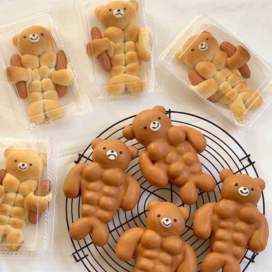 Ranさんのインスタグラム写真 - (RanInstagram)「. . . 今朝のスッキリで、筋肉くまパンをご紹介して頂きました♡ 加藤さんが、顔からじわりじわりと食べてくださり笑いました〜😁💕 . . . . #bread #baker #bear #teddybear #Muscle #muscletraining #bodymake #bodybuilding #training #sweets #手作りパン #惣菜パン #菓子パン #ソーセージパン #チョコパン #筋肉男子 #筋肉女子 #筋肉飯  #ボディビル #ボディビルダー #ちぎりパン #マッスル #筋肉くまパン #筋肉パン #筋肉 #キャラパン #くまパン #konelのくまパン #パン教室 #konel」6月22日 8時30分 - konel_bread
