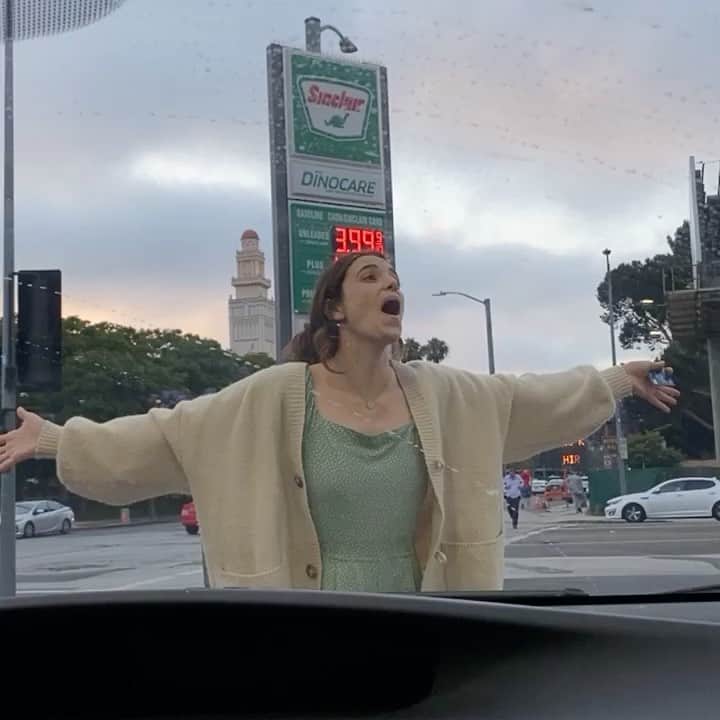 Francesca Realeのインスタグラム：「I’m unhinged」